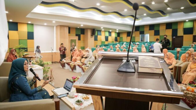 Penasihat Dharma Wanita Persatuan (DWP) Kementerian Agama Eny Retno Yaqut Penasihat Dharma Wanita Persatuan (DWP) Kementerian Agama Eny Retno Yaqut