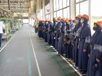 Siswa-siswi saat di Pabrik Suzuki Cikarang