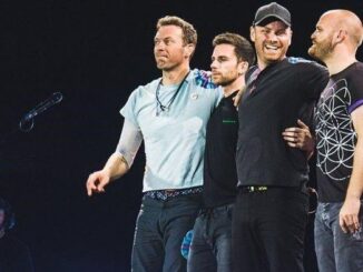 Personil Coldplay terdiri dari Vokalis dan Pianis Chris Martin, Gitaris Jonny Buckland, Bassis Guy Berryman, dan Drummer Will Champion