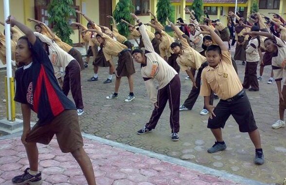 Siswa berolahraga senam di sekolah. (Ist.)