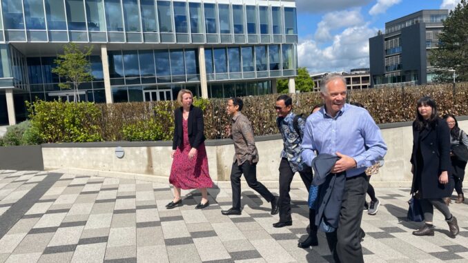 Mendikbudristek Nadiem dalam kunjungan kerjanya ke Inggris melakukan visitasi ke Cambridge Science Park pada Rabu , 10 Mei 2023 Mendikbudristek Nadiem dalam kunjungan kerjanya ke Inggris melakukan visitasi ke Cambridge Science Park pada Rabu , 10 Mei 2023