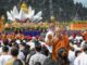 Ritual pemercikan air suci yang diambil dari Umbul Jumprit-Temanggung pada puncak perayaan Hari Waisak 2567 Buddhis Era (BE), Minggu, 4 Juni 2023