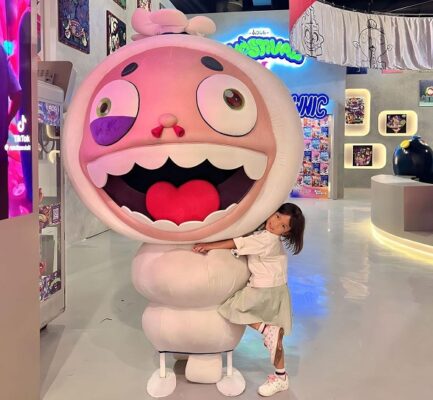 Karakter ocong (pocong) yang lucu dan imut pada Ghostival di Senayan City (Foto IG @aw_adreena)