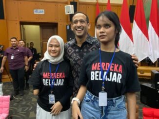 Mahasiswi Tuna Daksa Rts Kurnia Bersama Menteri Pendidikan (KalderaNews.com/lst.)