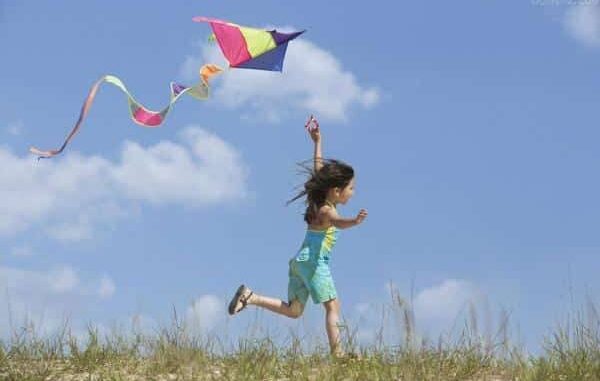 Bermain layang-layang