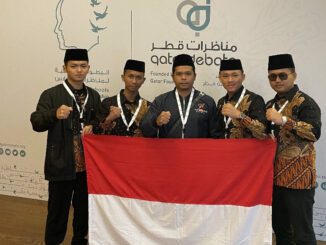 Santri Madrasah Aliyah (MA) Pesantren Al Hikmah 2 (Malhikdua), Brebes di International School Debating Championship 2023 (ISDC) yang berlangsung di Education City Doha, Qatar pada 2-4 September 2023