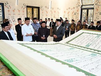 Mushaf Al-Quran raksasa karya dari Universitas Sains Alquran (UNSIQ) Wonosobo. (Dok.UNSIQ)