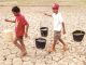 Anak-anak mencari sumber air bersih. (Ist.)