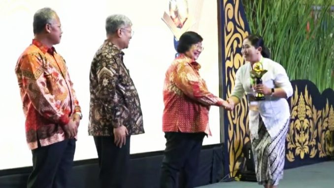 SD Tarakanita Solo Baru Jawa Tengah menerima penghargaan Adiwiyata Mandiri di Gedung Manggala Wanabakti Jakarta pada Selasa, 17 Oktober 2023