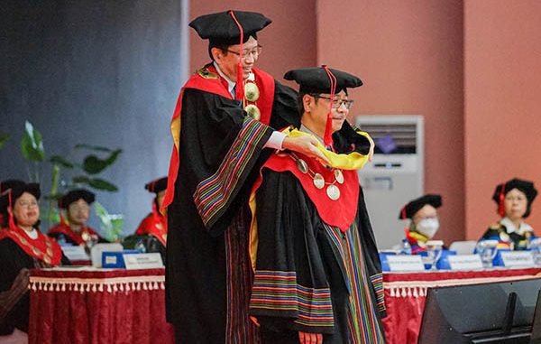 Dies Natalis ke-61 Universitas Kristen Duta Wacana (UKDW) Yogyakarta diwarnai dengan pengukuhan guru besar. (Dok.UKDW)