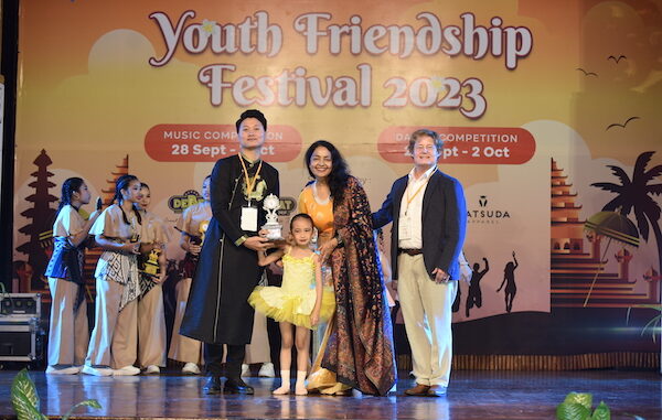 Andara Salasika Putri Aditya, panggilan akrabnya Andara, dari Sekolah Dasar Cikal Serpong meraih silver award di Youth Friendship Festival (YFF) Bali