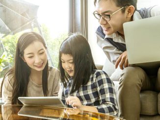 Belajar bersama dalam keluarga. (by freepik)