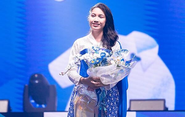 Britney Kimberly dinobatkan sebagai pemenang Bintang SMA 2023 (Dok.PocariSweat)