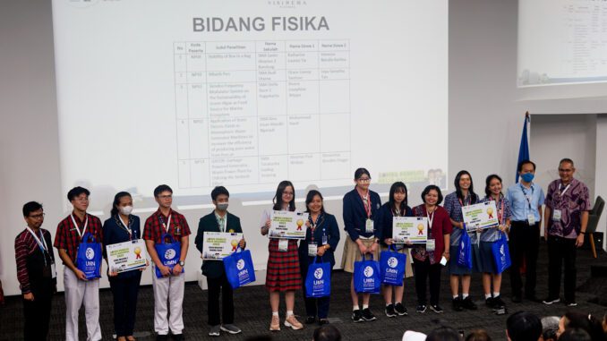 Pengumuman pemenang bidang Fisika di Lomba Peneliti Belia Nasional 2023 yang berlangsung di Kampus Universitas Multimedia Nusantara Gading Serpong, Banten pada Kamis, 30 November 2023