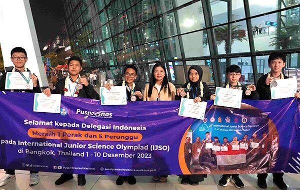 Enam siswa SMP meraih medali di International Junior Science Olympiad (IJSO) 2023. (dok.puspresnas)