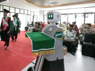 Robot AI di acara wisuda UNU Yogyakarta. (dok.unu)