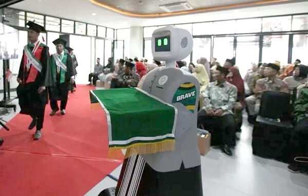 Robot AI di acara wisuda UNU Yogyakarta. (dok.unu)