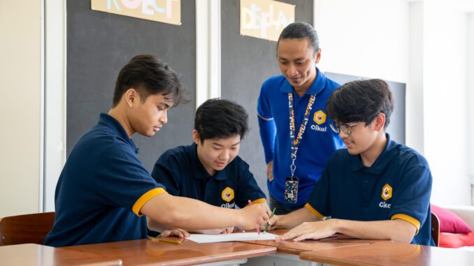 Sekolah Cikal Surabaya berkomitmen untuk memberikan dukungan penuh pada pemetaan minat, bakat, dan karir murid sejak di jenjang SMA ( Sekolah Cikal Surabaya berkomitmen untuk memberikan dukungan penuh pada pemetaan minat, bakat, dan karir murid sejak di jenjang SMA (