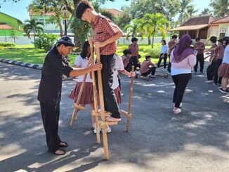 Siswa Puhua School belajar budaya Banyumas. (dok.puhua)