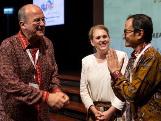 Direktur Nuffic Southeast Asia (SEA), Peter van Tuijl bersama Direktur Jenderal Pendidikan Tinggi Kemendikbud, Prof. Ir. Nizam, M.Sc., DIC, Ph.D.