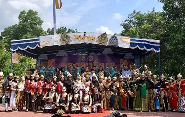 Festival budaya memperingati HUT ke-11 SMK Kesehatan Binatama. (dok.sekolah) Festival budaya memperingati HUT ke-11 SMK Kesehatan Binatama. (dok.sekolah)