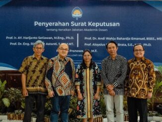 5 Guru Besar UAJY yang baru. (dok.UAJY)