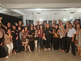Ambassador of the Kingdom of the Netherlands to Indonesia, Timor-Leste and ASEAN, Lambert Grijns and the Director of Nuffic Southeast Asia, Peter van Tuijl together with the Nuffic Southeast Asia