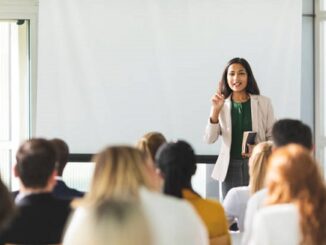Belajar public speaking. (Ist.)