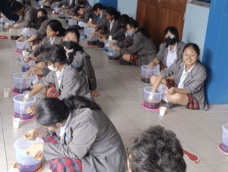 SMK Tarakanita mengolah sampah menjadi Eco Enzym pada Rabu, 21 Februari 2024
