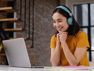 Kuliah online. (by freepik)