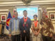 Dua siswa Indonesia meraih medali emas matematika dan bahasa Inggris di Australia. (dok.kemdikbudristek)