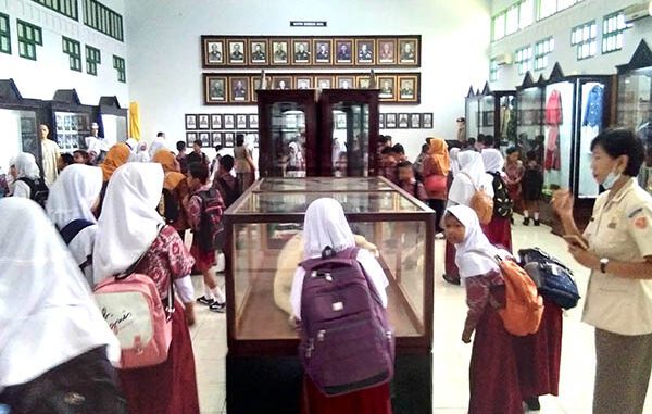 Ilistrasi: Siswa mengunjungi museum. (Ist.) Ilistrasi: Siswa mengunjungi museum. (Ist.)
