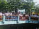 Sekolah Tarakanita Pulo Raya melakukan aksi enuangan eco enzyme di Danau Prapanca dan Kali Krukut