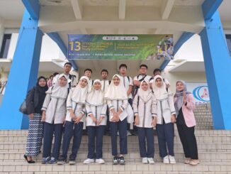 Siswa SMP Islam Amalina beserta guru pendamping berfoto bersama di lokasi acara SSYS 2024 di Penang, Malaysia. (dok.sekolah)