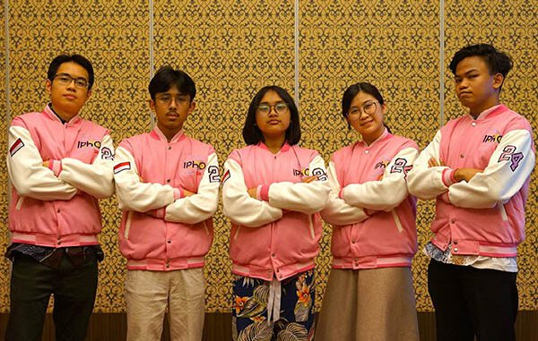 Tim Olimpiade Fisika Indonesia pada ajang IPhO 2024. (dok.puspresnas)