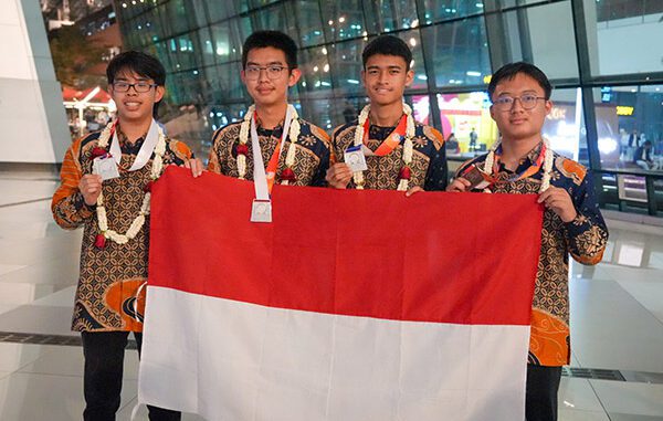 Tim Indonesia meraih tiga medali perak dan satu medali perunggu di Olimpiade Informatika Internasional atau International Olympiad in Informatics (IOI). (dok.puspresnas) Tim Indonesia meraih tiga medali perak dan satu medali perunggu di Olimpiade Informatika Internasional atau International Olympiad in Informatics (IOI). (dok.puspresnas)