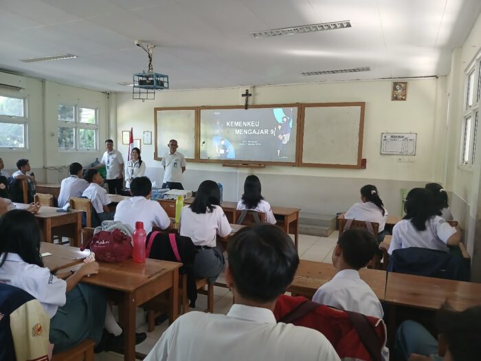 Program Kemenkeu Mengajar di SMA Sint Carolus Tarakanita Bengkulu