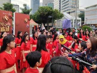 Five’s Choir dari SMP 5 BPK Penabur Jakarta tampil dalam Christmas Carol di Sarinah Jakarta. (Ist.)