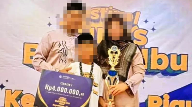Orang tua dan JS yang memenangkan lomba tingkat provinsi Orang tua dan JS yang memenangkan lomba tingkat provinsi. (Dok: Instagram ayah JS)