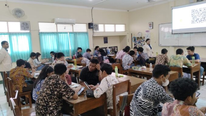 Implementasi media pembelajaran kreatif di SMA Negeri 8 Yogyakarta Implementasi media pembelajaran kreatif di SMA Negeri 8 Yogyakarta