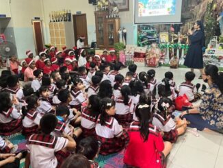 Peserta didik KB-TK Tarakanita 5 Jakarta borsama anak-anak Panti Asuhan Putri Vita Dulcedo di Bekasi