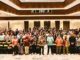 Panitia Alumni Day berfoto bersama peserta, pimpinan kampus Unika Atma Jaya, serta pengurus Yayasan Atma Jaya. (dok.panitia)