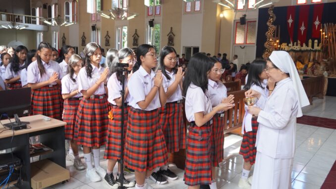 Perayaan Ekaristi Natal dan Tahun Baru 2025, bersama SMP, SMA Tarakanita dan SMK Pius X Magelang Perayaan Ekaristi Natal dan Tahun Baru 2025, bersama SMP, SMA Tarakanita dan SMK Pius X Magelang