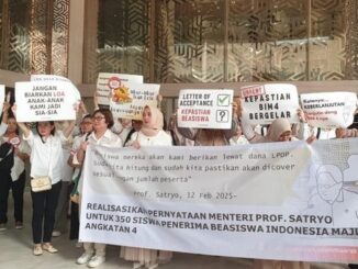 puluhan orangtua siswa BIM unjuk rasa