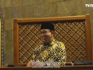 Anies Baswedan saat ceramah di Masjid Kampus UGM.