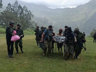 Evakuasi korban pembantaian OPM di Kabupaten Yahukimo. (Ist.)