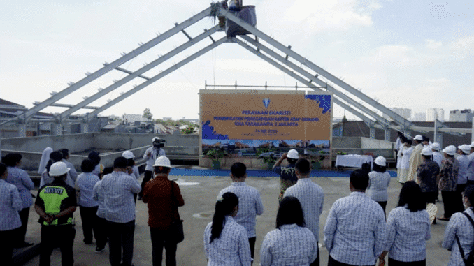 Pemasangan “ubo rampe munggah molo” gedung SMA Tarakanita 2 Jakarta Pemasangan “ubo rampe munggah molo” gedung SMA Tarakanita 2 Jakarta