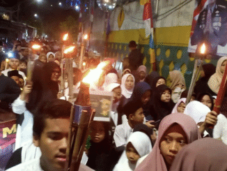 Warga Pademangan Timur pawai obor menyambut Tahun Baru 1 Muharram 1447