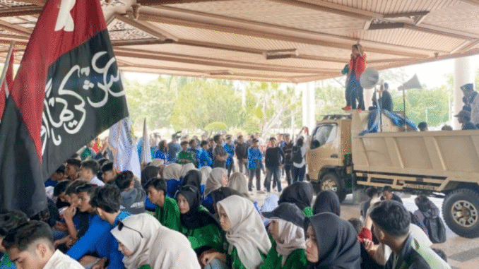 Ratusan Mahasiswa yang Tergabung GAM Gelar Unjuk Rasa, Tuntut Pemerintah  Kembalikan 4 Pulau di Aceh – https://www.kalderanews.com