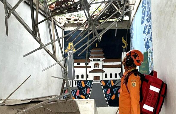 Atap SMKN 1 Cileungsi ambruk. (Ist.)